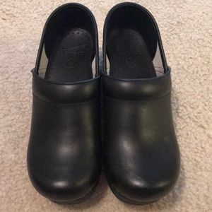 Womans size 36 (6) Dansko shoes